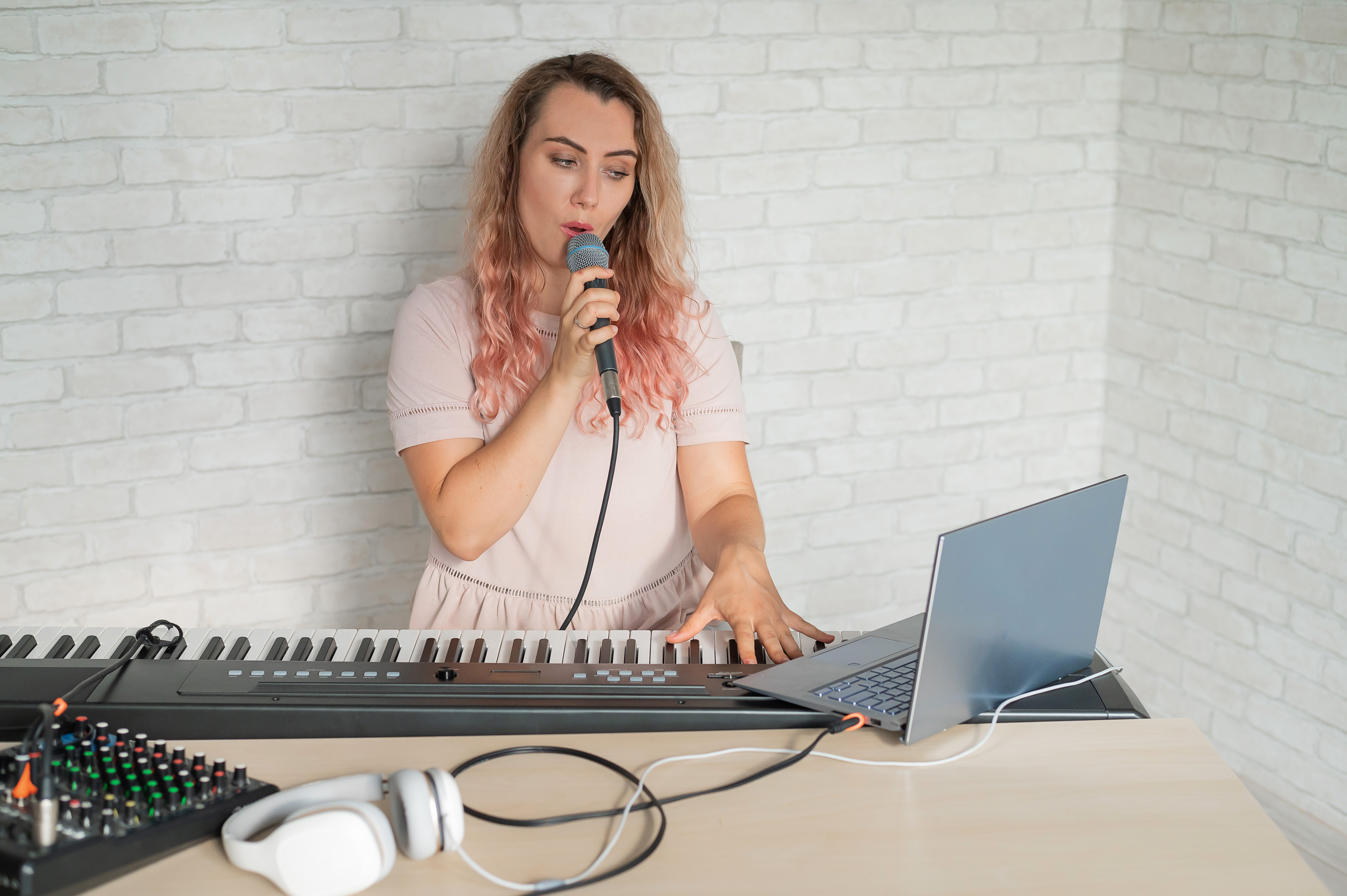 Репетитор по вокалу онлайн – вакансии и тонкости дистанционной работы