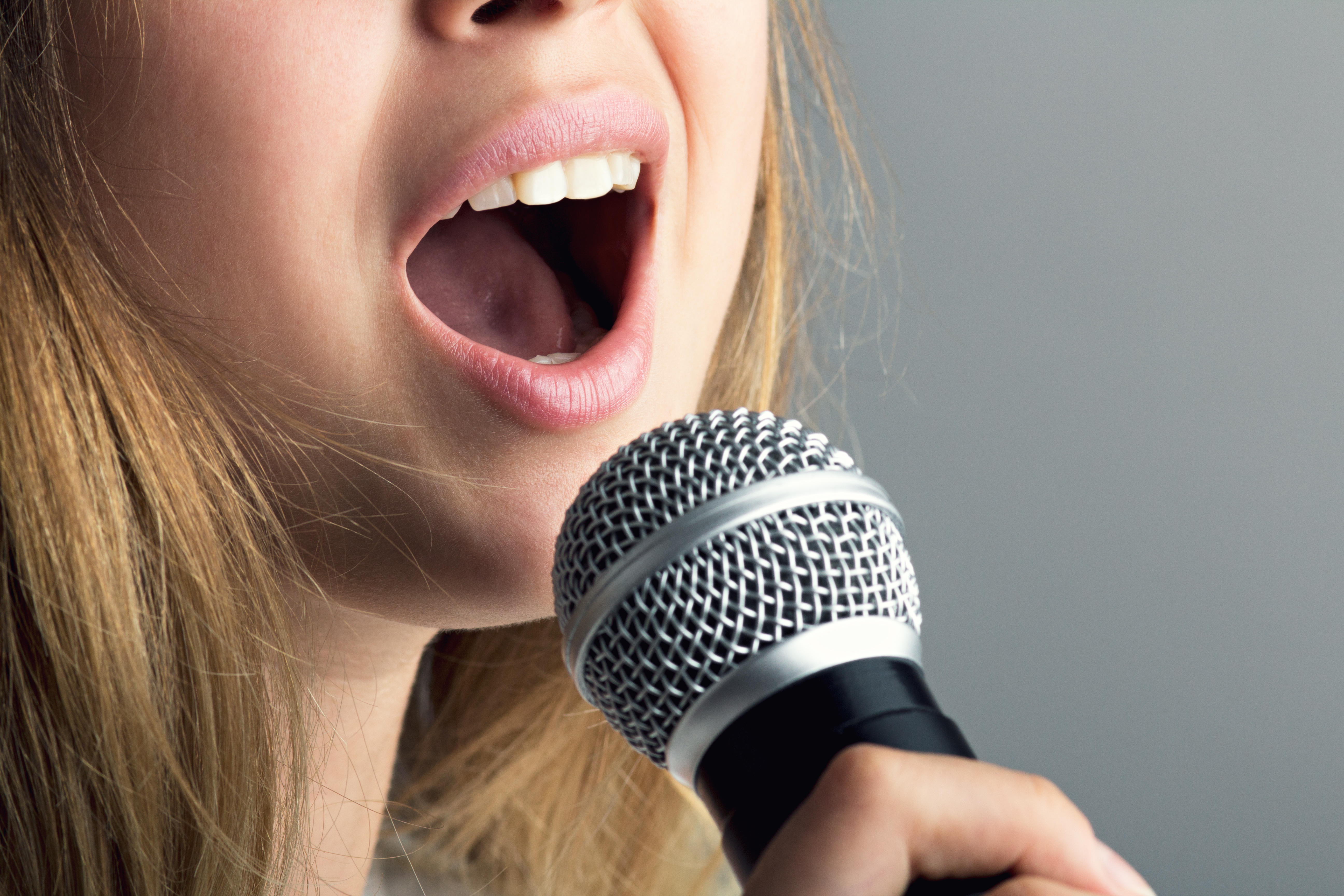 Как лечить голосовые связки певца - что полезно