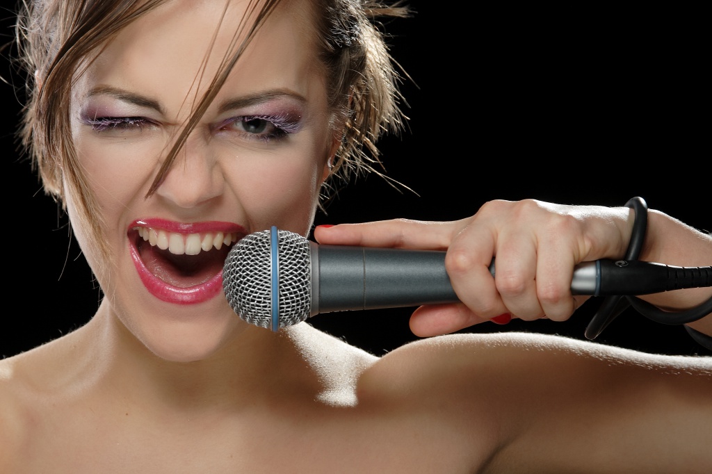 Как лечить голосовые связки певца - что полезно