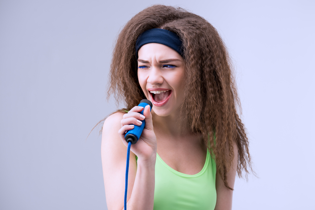 Как научиться петь диафрагмой, а не на ложных связках